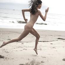  Nude