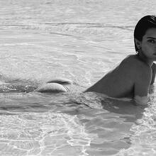  Nude
