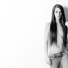  Nude