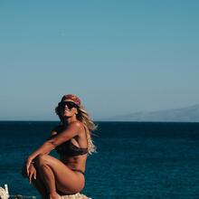  Nude