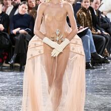  Nude