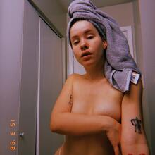  Nude