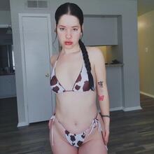  Nude