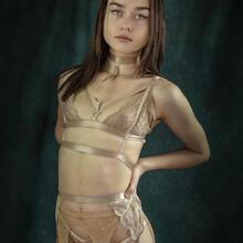  Nude
