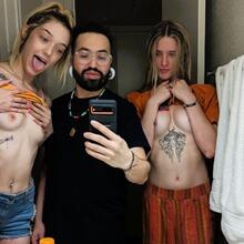 Nude