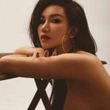  Nude