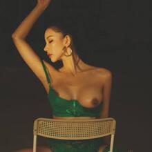  Nude