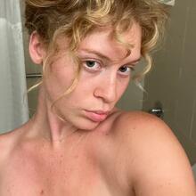 Nude