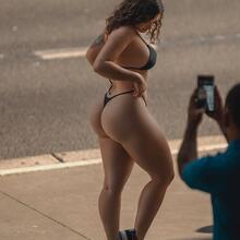  Nude