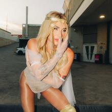  Nude