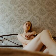  Nude