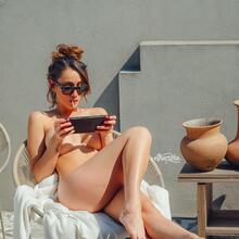  Nude