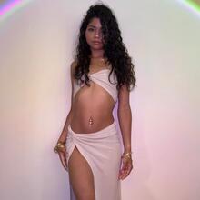  Nude