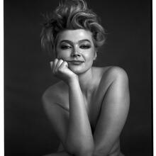  Nude