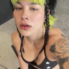 Nude