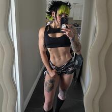  Nude