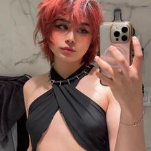  Nude