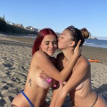  Nude