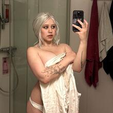  Nude