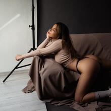  Nude