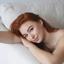  Nude
