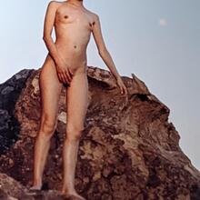  Nude