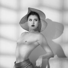  Nude