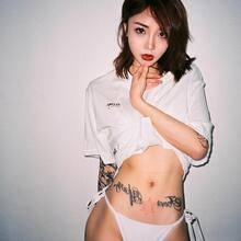  Nude