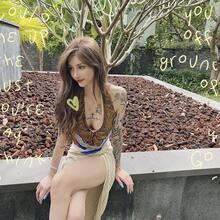  Nude