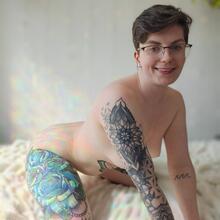  Nude