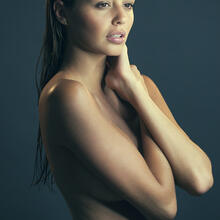  Nude