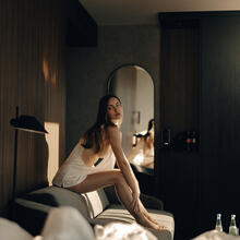  Nude