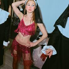  Nude