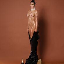  Nude