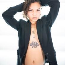  Nude