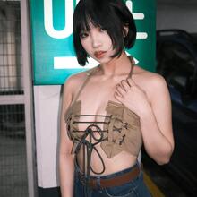  Nude