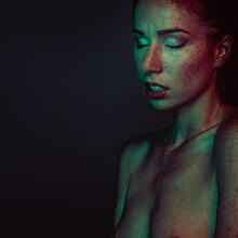  Nude