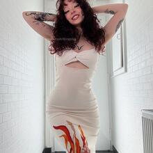  Nude