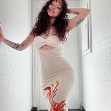  Nude
