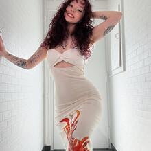  Nude