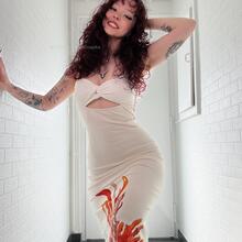  Nude