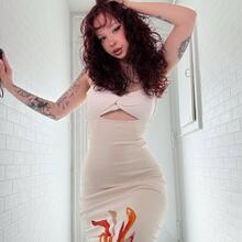  Nude