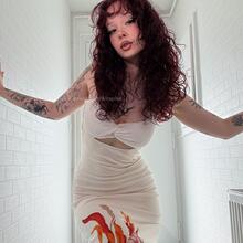  Nude