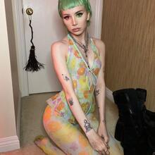  Nude