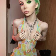  Nude
