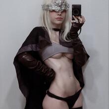  Nude