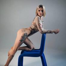  Nude