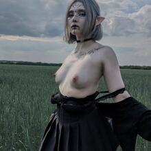  Nude