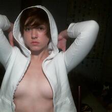  Nude