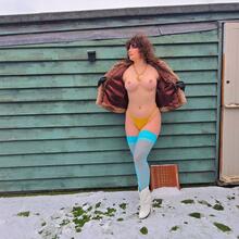  Nude